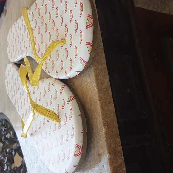 LC Lauren Conrad white and yellow flip flops size 10 M - Picture 6 of 10